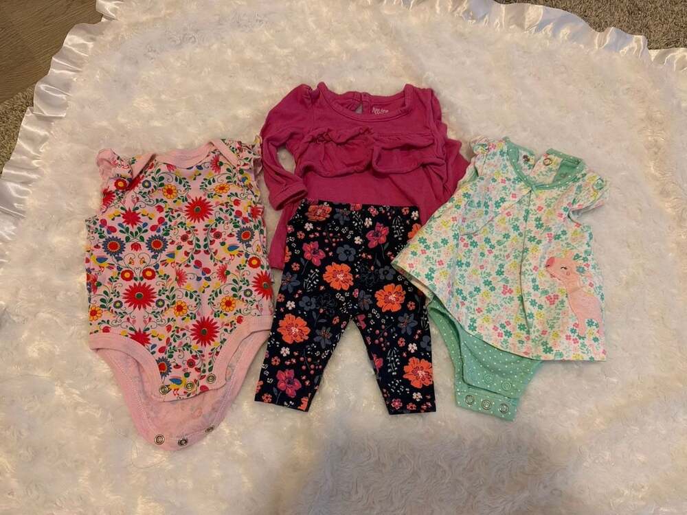 Newborn 0-3 months bundle : Rosie Pope, Carters, and Child of Mine